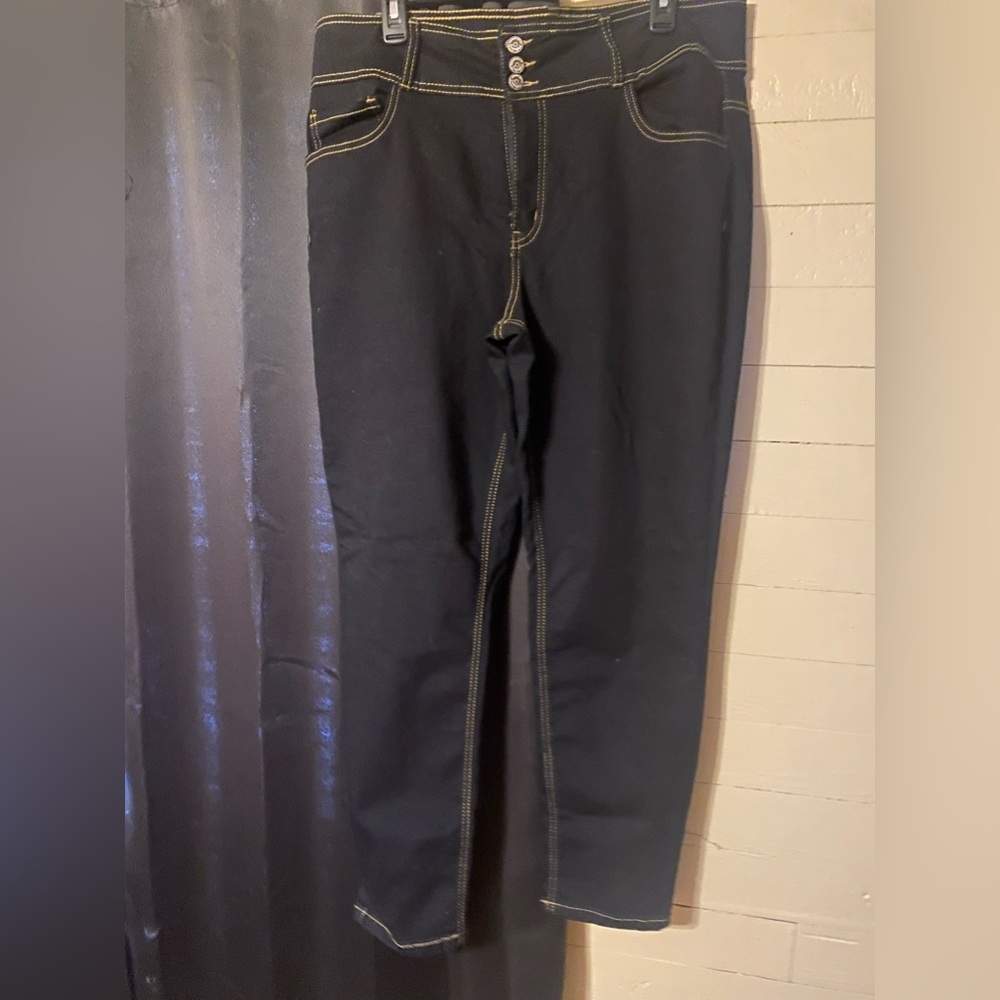 Size 16 high-rise skinny jeans. 3 button jeans. Plus size